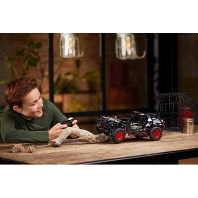 Конструктор LEGO Technic Audi RS Q e-tron