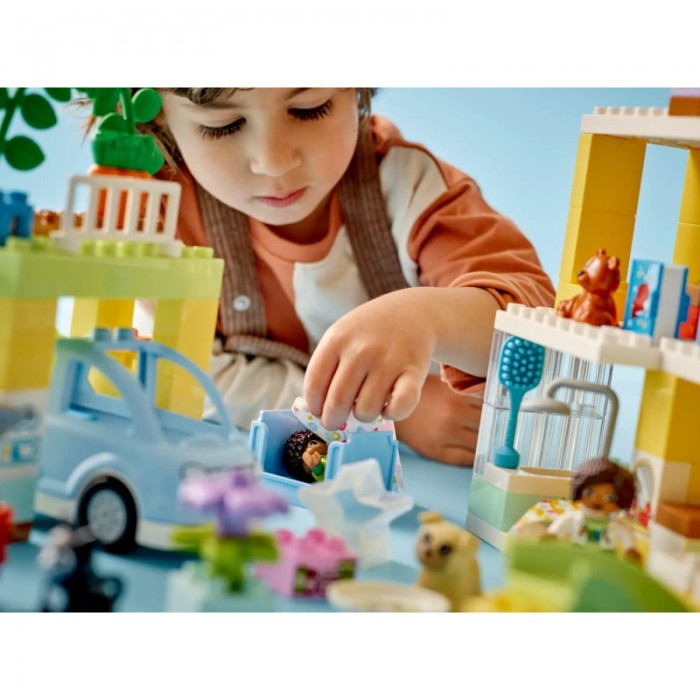 Lego duplo top town family house