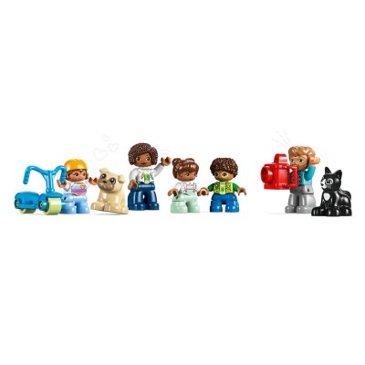 Конструктор LEGO DUPLO Town Сімейний будинок 3 в 1